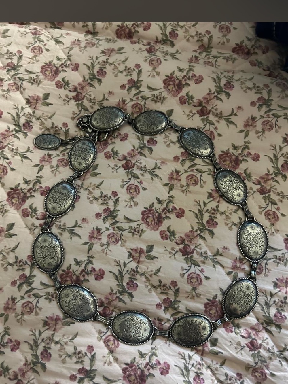 Vintage-Inspired Oval Floral Engraved Silver Tone concho belt - Silver